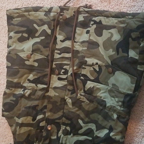 Camouflage vest with 100% cotton in the outer shell and the lining is polyester - Picture 4 of 8